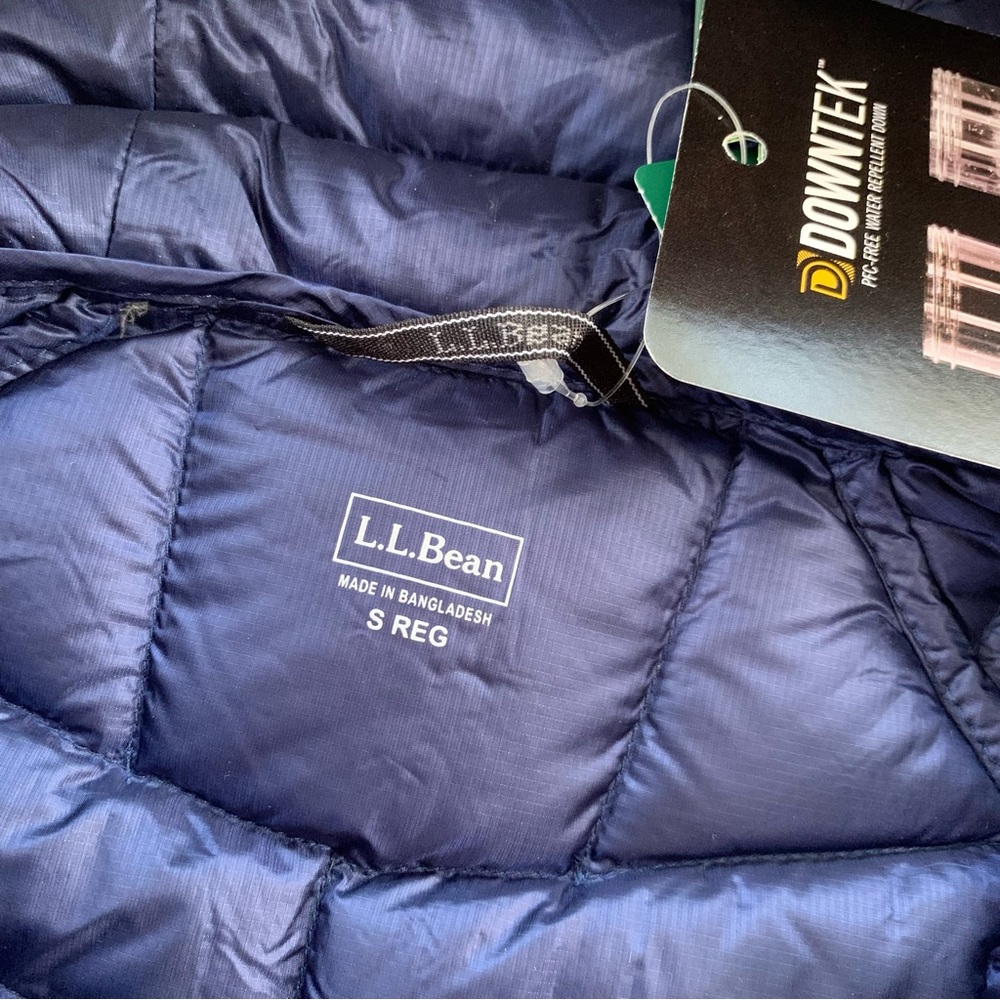 L.L. Bean Women's Ultralight 850 Down Packable Hooded Jacket Navy Size S NWT - Picture 12 of 16